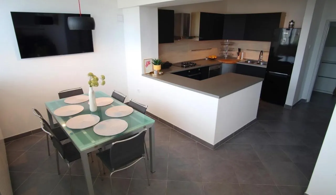 Apartment Flora Pula 0*,  Croatia